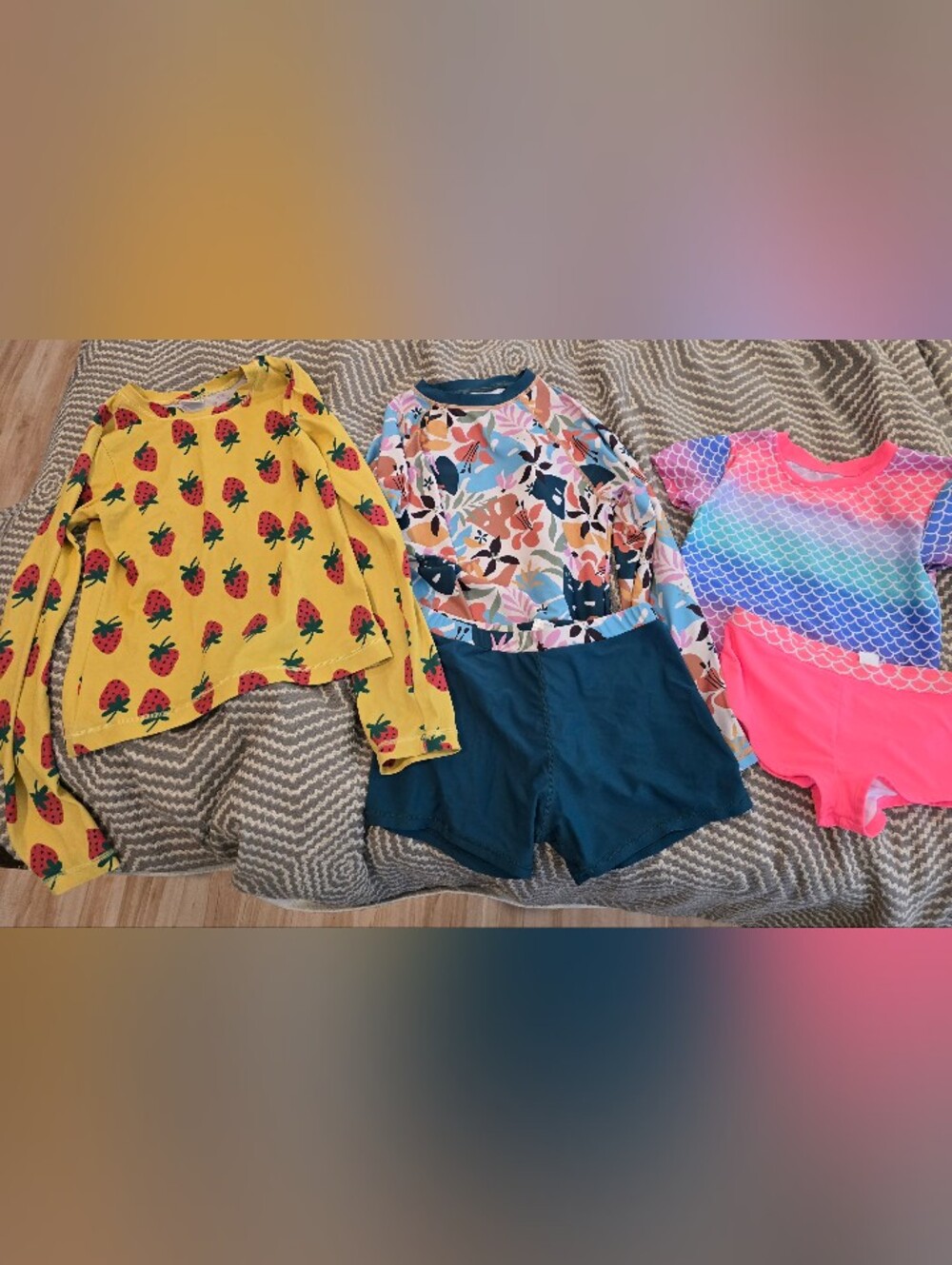 2 Rashguard And Swim Shorts Sets With Additional Rashguard
